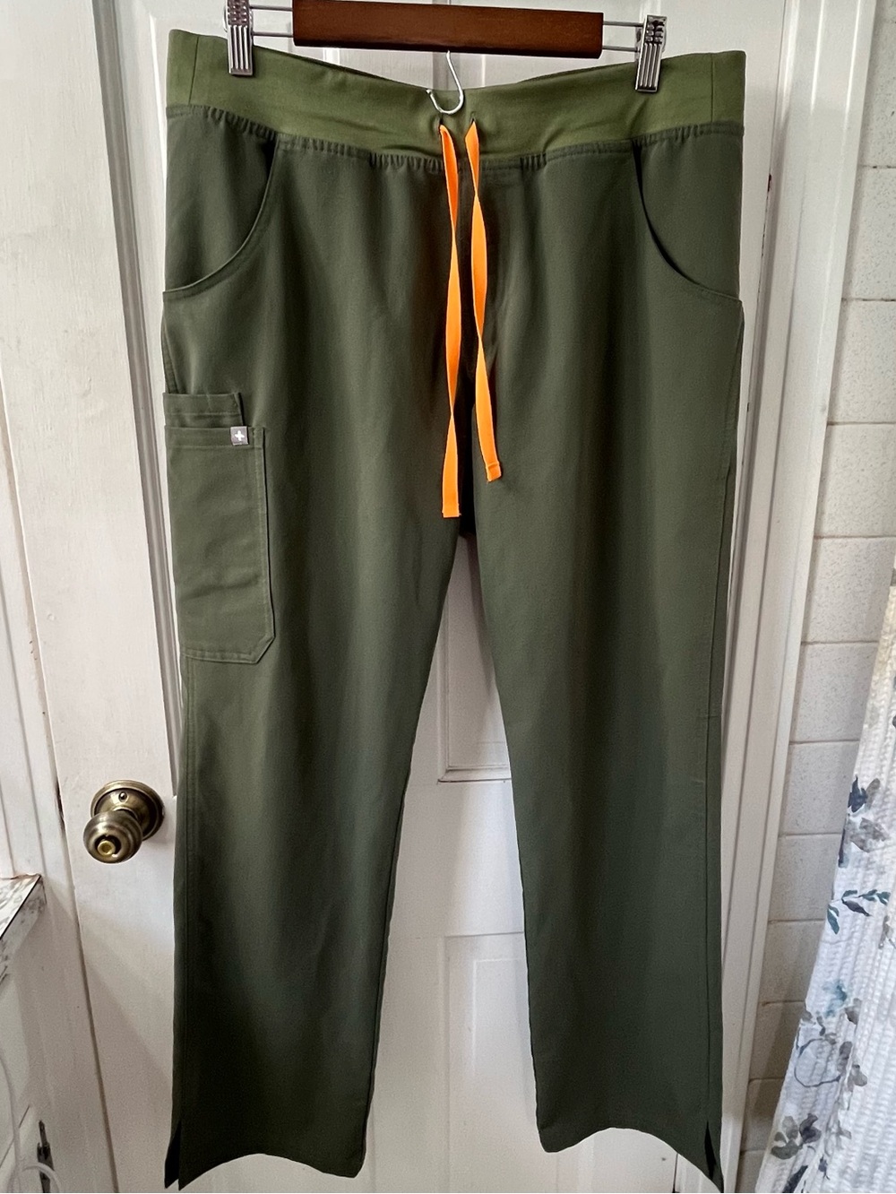 FIGS Kade High-Waisted Cargo Scrub Pants Moss Green Neon Orange Size L W23SW2022